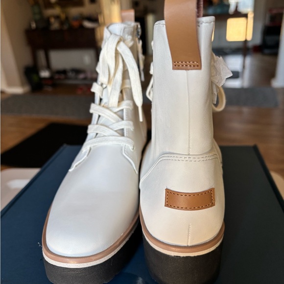 NEW Dr. Scholl’s White Boot - Size 6M - Picture 6 of 8